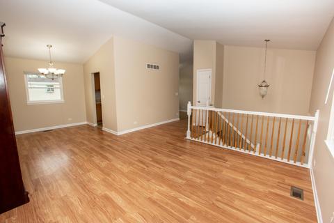 304 Persimmon Ct, Aurora, IL 60504 photo 5