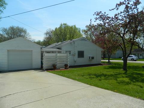 2 Norwood Dr, Normal, IL 61761 photo 4