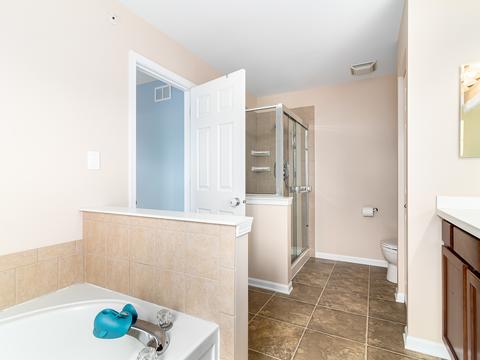 5930 Chatham Dr, Hoffman Estates, IL 60192 photo 17