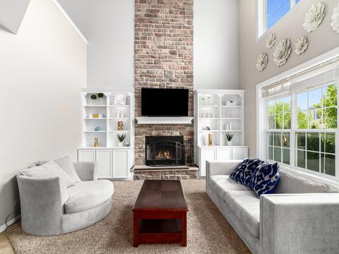 5930 Chatham Dr, Hoffman Estates, IL 60192 photo 9