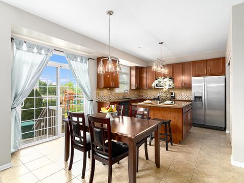 5930 Chatham Dr, Hoffman Estates, IL 60192 photo 11