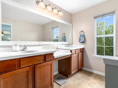 5930 Chatham Dr, Hoffman Estates, IL 60192 photo 18