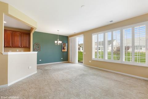2777 Beacon Point Cir, Elgin, IL 60124 photo 4