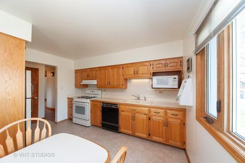 415 Radcliffe Ave, Des Plaines, IL 60016 photo 3