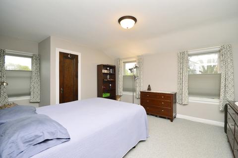 386 S Wolf Rd, Des Plaines, IL 60016 photo 13