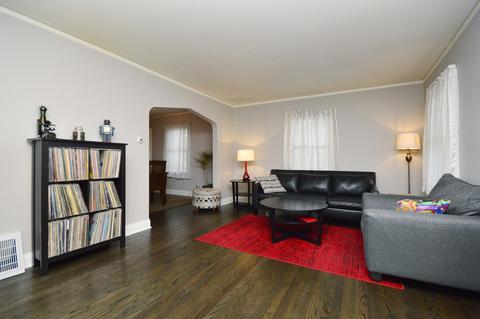 386 S Wolf Rd, Des Plaines, IL 60016 photo 6