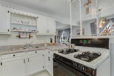 625 Arlington St, Hoffman Estates, IL 60169 photo 13