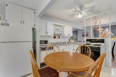 625 Arlington St, Hoffman Estates, IL 60169 photo 11