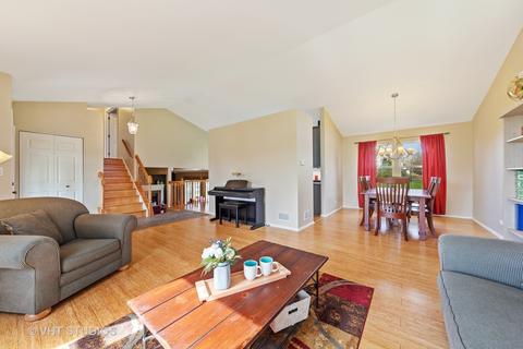 1335 Silver Cir, Bartlett, IL 60103 photo 2