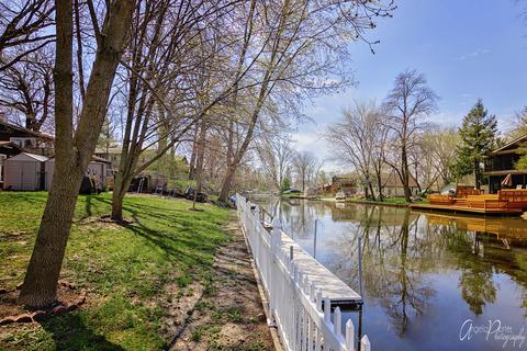 512 Castle Rd, Mchenry, IL 60050 photo 5