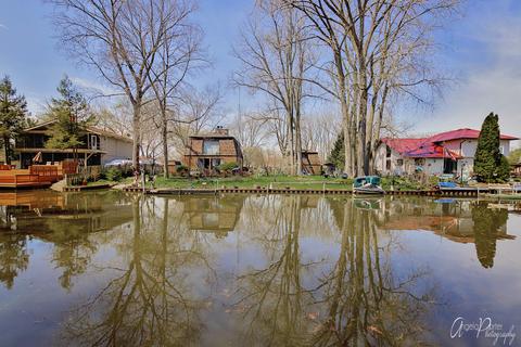 512 Castle Rd, Mchenry, IL 60050 photo 4
