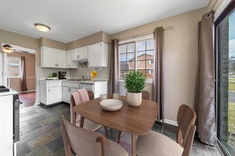 1224 Reading Ct, Wheaton, IL 60189 photo 5