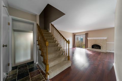 1224 Reading Ct, Wheaton, IL 60189 photo 2