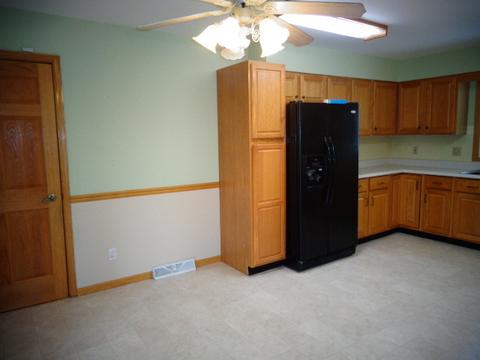 4 Crestview Ct, Le Roy, IL 61752 photo 9