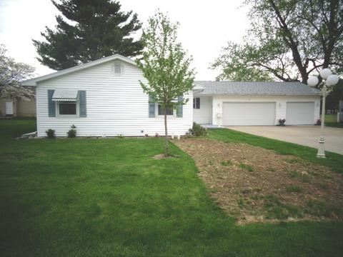 4 Crestview Ct, Le Roy, IL 61752 photo 1