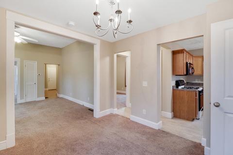 813 E Taylor St, Bloomington, IL 61701 photo 10