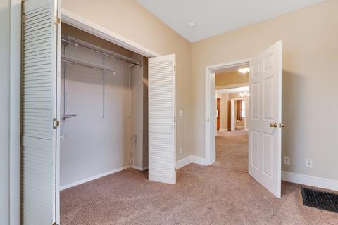 813 E Taylor St, Bloomington, IL 61701 photo 8