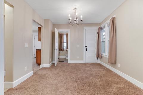 813 E Taylor St, Bloomington, IL 61701 photo 9