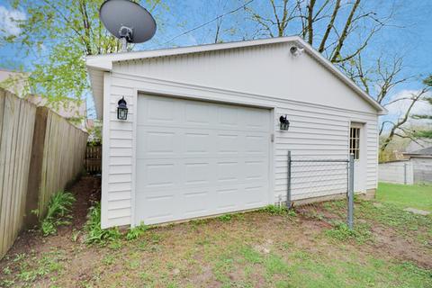 813 E Taylor St, Bloomington, IL 61701 photo 33
