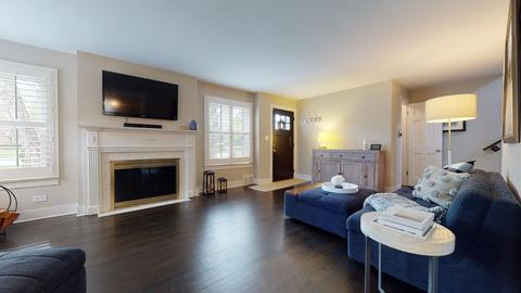 1007 N Main St, Wheaton, IL 60187 photo 4