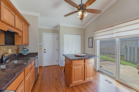 1055 Devonshire Ave, Naperville, IL 60540 photo 7