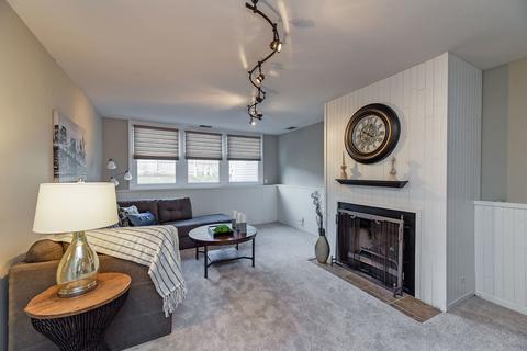 1055 Devonshire Ave, Naperville, IL 60540 photo 17