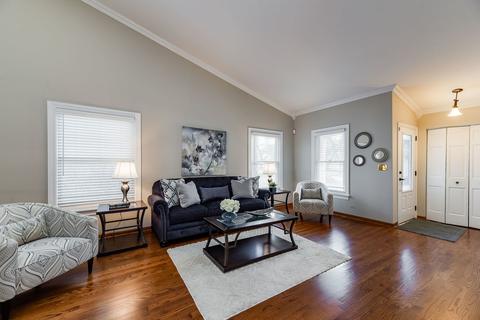 1055 Devonshire Ave, Naperville, IL 60540 photo 5