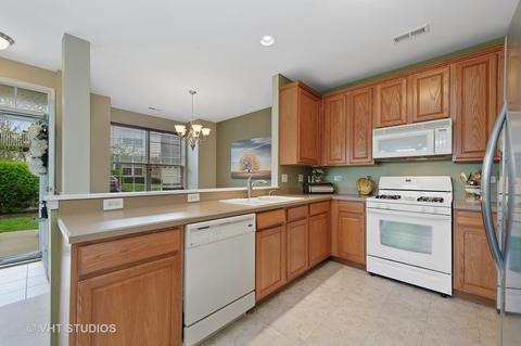 1547 Matthew Dr, Algonquin, IL 60102 photo 2