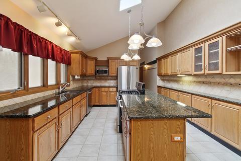 885 Red Oak St, Addison, IL 60101 photo 4