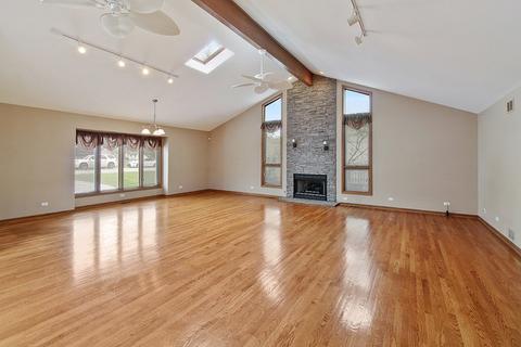 885 Red Oak St, Addison, IL 60101 photo 2