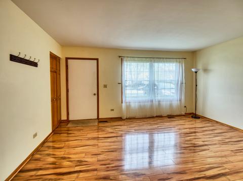 416 E Chippendale Dr, Bartlett, IL 60103 photo 3