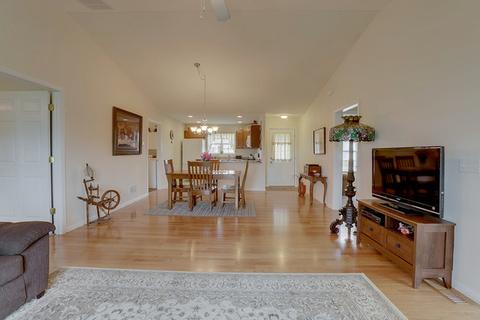 1105 Monroe Ave, Mchenry, IL 60050 photo 4