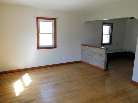 906 Douglas St, Morris, IL 60450 photo 3