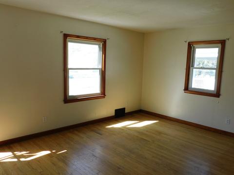 906 Douglas St, Morris, IL 60450 photo 2