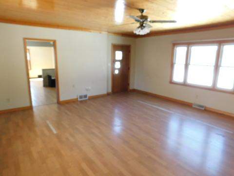 906 Douglas St, Morris, IL 60450 photo 8