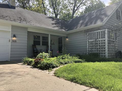 905 Crestline Dr, Normal, IL 61761 photo 2