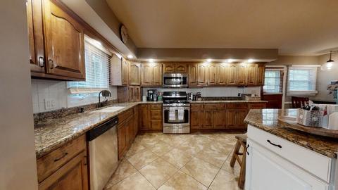 905 Crestline Dr, Normal, IL 61761 photo 12