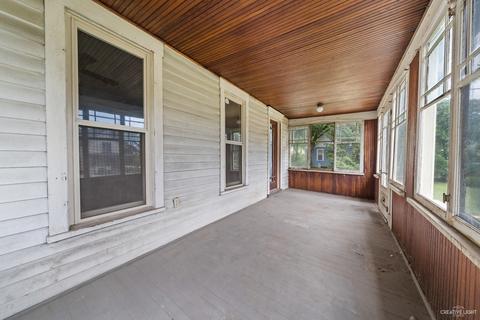 364 Dwight St, Elgin, IL 60120 photo 4