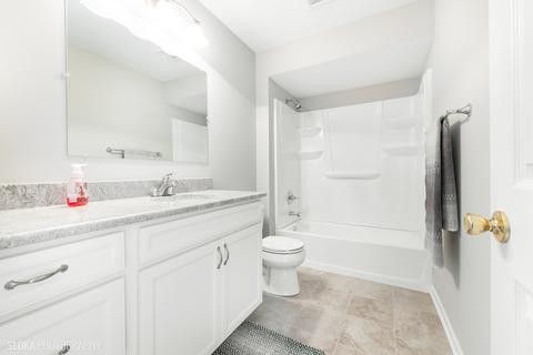 180 Decker Dr, Cary, IL 60013 photo 17