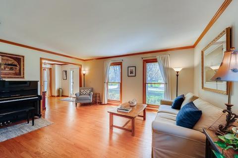 685 Spruce Tree Dr, Cary, IL 60013 photo 4