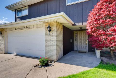 1602 E Cedar Ln, Mount Prospect, IL 60056 photo 3