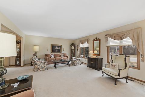 449 Waterford Dr, Willowbrook, IL 60527 photo 4