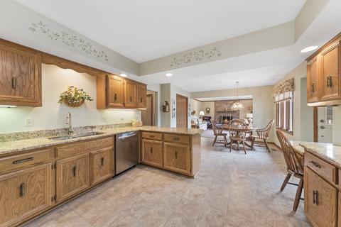 449 Waterford Dr, Willowbrook, IL 60527 photo 8