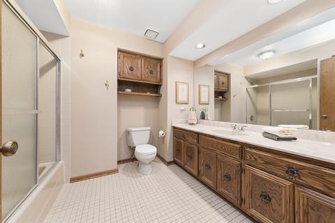 449 Waterford Dr, Willowbrook, IL 60527 photo 16