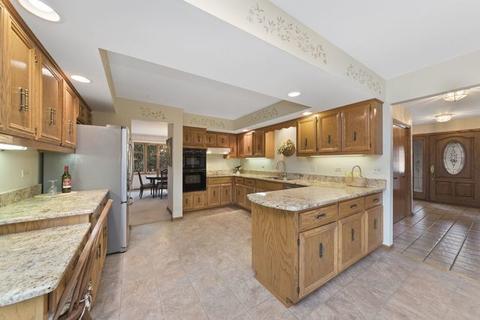 449 Waterford Dr, Willowbrook, IL 60527 photo 9