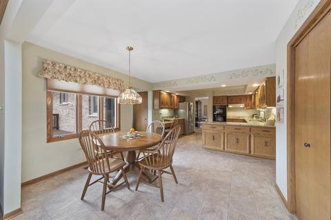 449 Waterford Dr, Willowbrook, IL 60527 photo 10