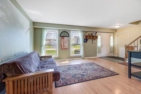 555 Foxford Rd, Bartlett, IL 60103 photo 5