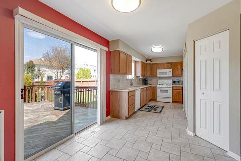555 Foxford Rd, Bartlett, IL 60103 photo 8