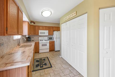 555 Foxford Rd, Bartlett, IL 60103 photo 10