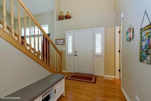 223 Hearthstone Dr, Bartlett, IL 60103 photo 2